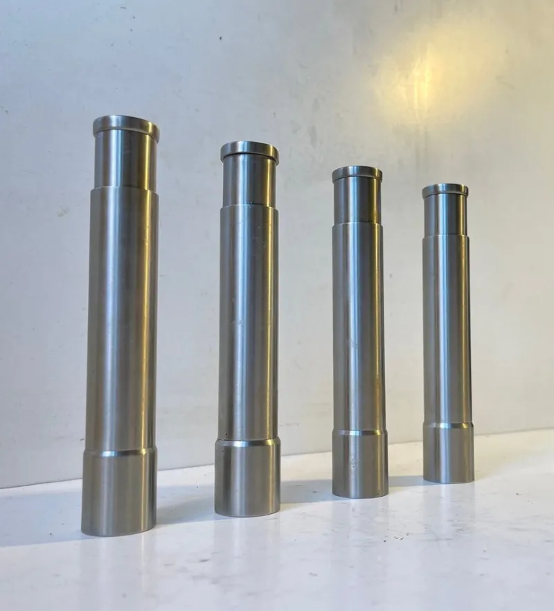 Pamono Vintage Minimalist Salt Shakers and Pepper Mill in Stainless Steel, Set of 4> Salt & Pepper Shakers