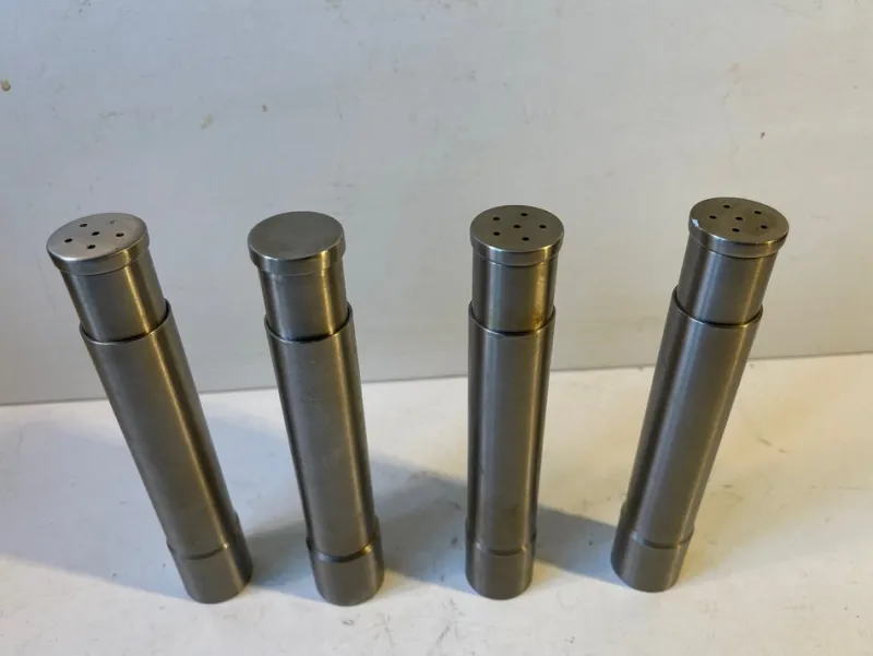 Pamono Vintage Minimalist Salt Shakers and Pepper Mill in Stainless Steel, Set of 4> Salt & Pepper Shakers