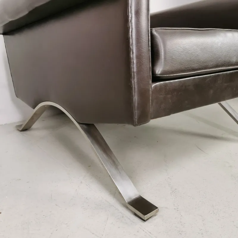 Pamono Vintage Model 875 Armchair in Brown Eco-Leather from Cassina, 1960s> Lounge Chairs & Armchairs