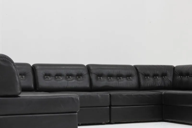Pamono Vintage Modular Sectional Sofa in Black Leather, 1970s, Set of 6> Couches & Sofas