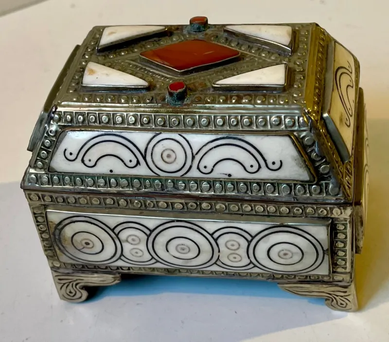 Pamono Vintage Moroccan Hand-Engraved Metal Jewelry Box, 1970s> Trunks Crates & Baskets