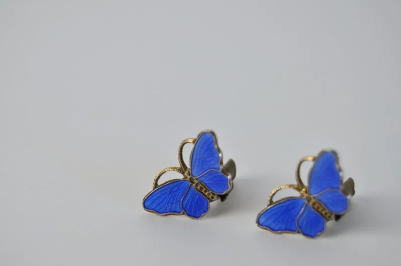 Pamono Vintage Norwegian Silver and Enamel Butterfly Ear Clips from Opro, Set of 2> Earrings