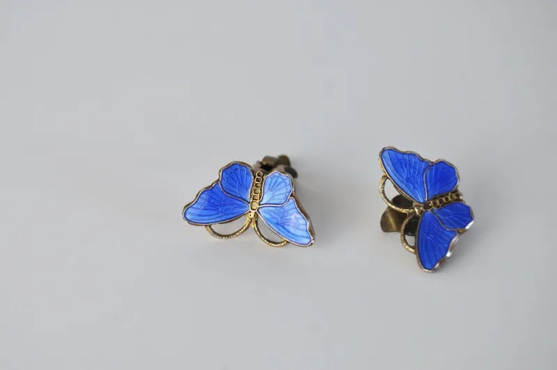 Pamono Vintage Norwegian Silver and Enamel Butterfly Ear Clips from Opro, Set of 2> Earrings