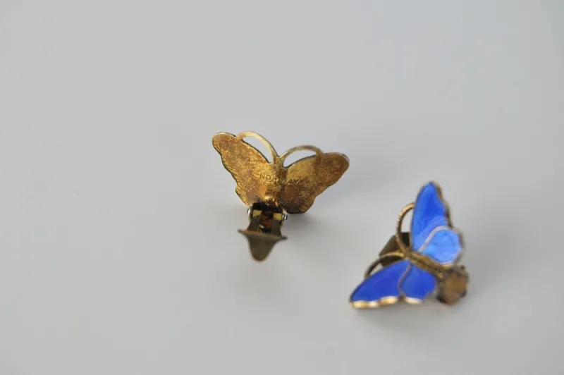 Pamono Vintage Norwegian Silver and Enamel Butterfly Ear Clips from Opro, Set of 2> Earrings