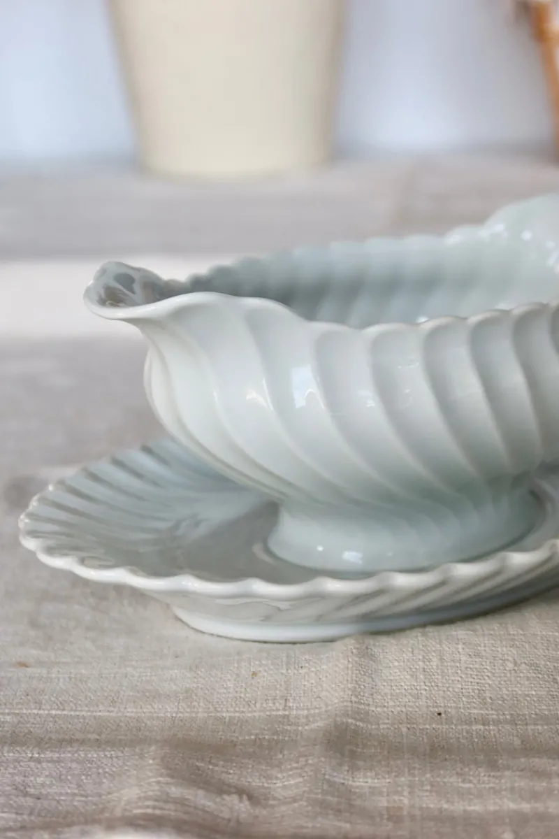 Pamono Vintage Oval Sauce Boat in White Porcelain from Haviland & Co., 1980s> Serving Dishes