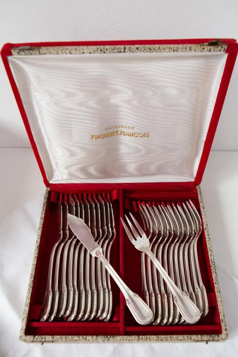 Sale Pamono Vintage Pearls Fish Cutlery Set by François Frionnet, 1930s, Set of 24