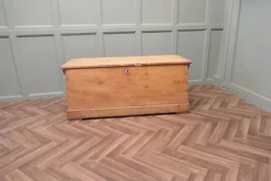 Pamono Vintage Pine Carriage Trunk> Trunks Crates & Baskets