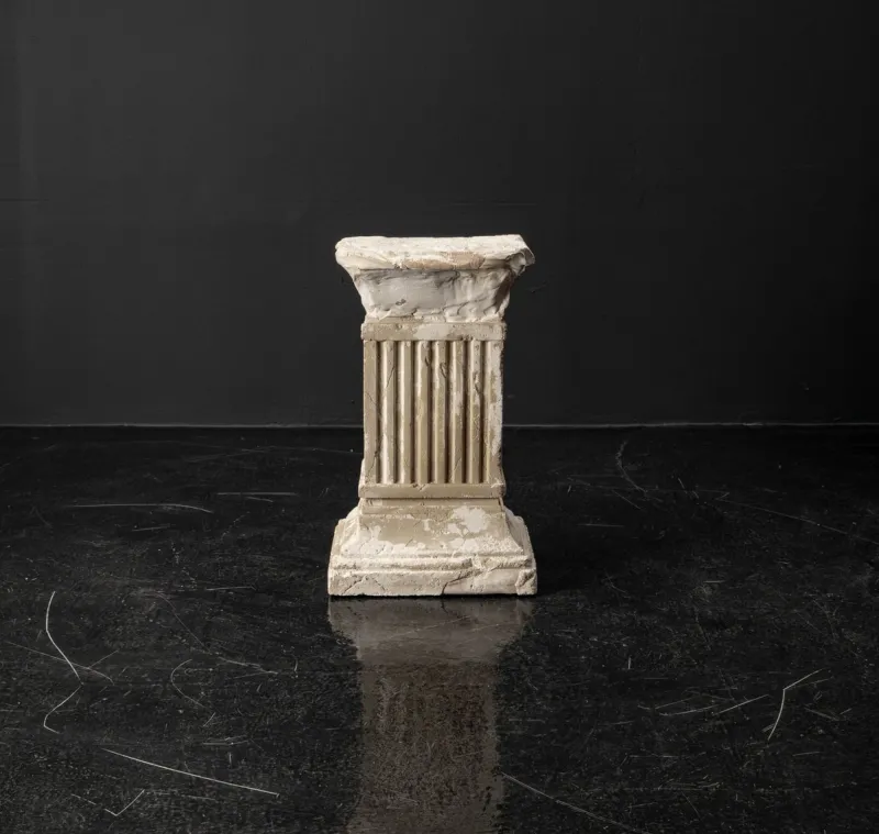 Pamono Vintage Plaster Pedestal with Flutes and Frieze, 1980s> Pedestals And Columns