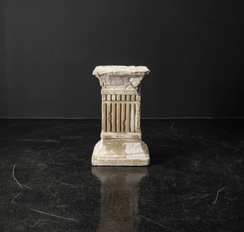 Pamono Vintage Plaster Pedestal with Flutes and Frieze, 1980s> Pedestals And Columns