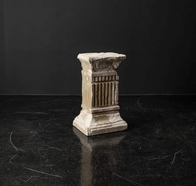 Pamono Vintage Plaster Pedestal with Flutes and Frieze, 1980s> Pedestals And Columns
