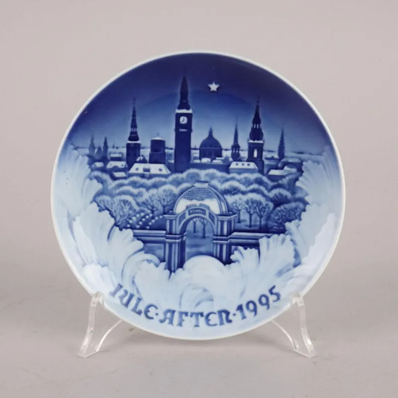 Pamono Vintage Plates in Porcelain from Royal Copenhagen, Set of 12> Dinner Plates & Bowls