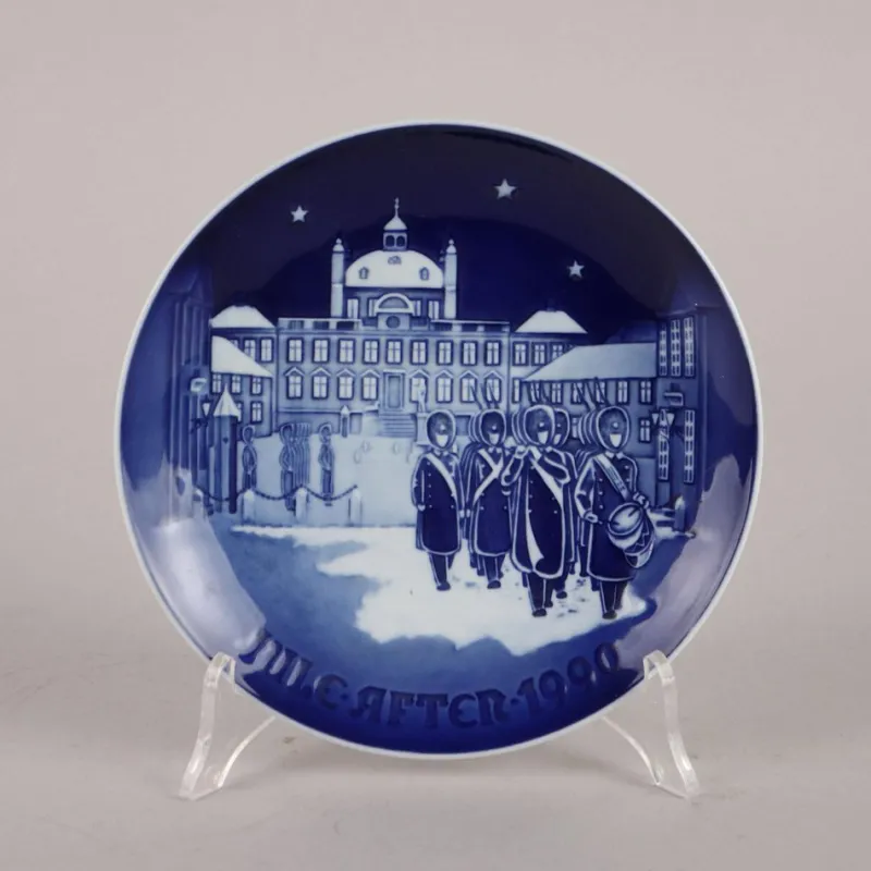 Pamono Vintage Plates in Porcelain from Royal Copenhagen, Set of 12> Dinner Plates & Bowls
