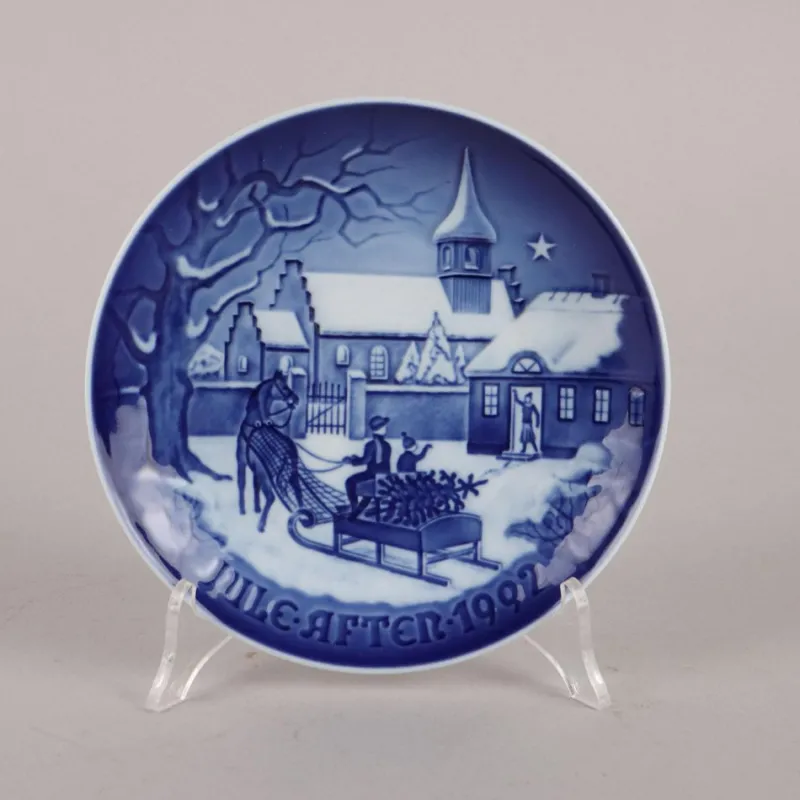Pamono Vintage Plates in Porcelain from Royal Copenhagen, Set of 12> Dinner Plates & Bowls