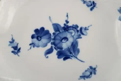Online Pamono Vintage Porcelain Blue Flower Braided Leaf Shaped Dish Model Number 10/8002 from Royal Copenhagen