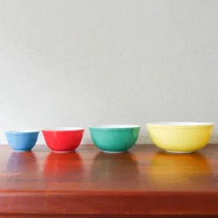Pamono Vintage Pyrex Mixing Bowls, 1950s, Set of 4> Bowls