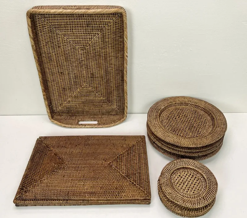 Pamono Vintage Rattan Plates, Serving Tray and Placemats, 1970s, Set of 13> Dinnerware Accessories