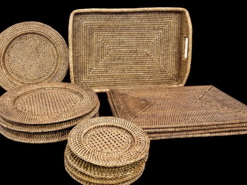 Pamono Vintage Rattan Plates, Serving Tray and Placemats, 1970s, Set of 13> Dinnerware Accessories