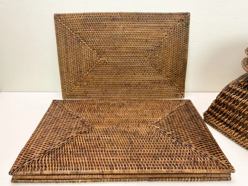 Pamono Vintage Rattan Plates, Serving Tray and Placemats, 1970s, Set of 13> Dinnerware Accessories