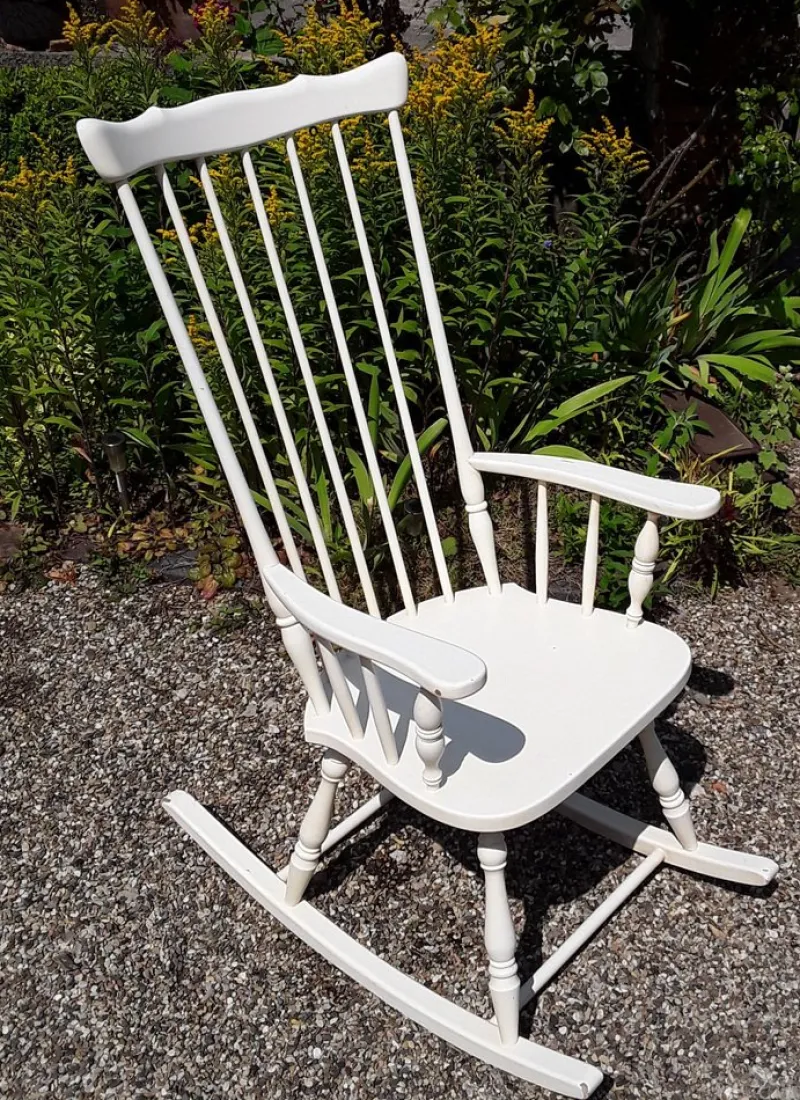 Pamono Vintage Rocking Chair with High Back in White Painted Beech, 1970s> Rocking Chairs