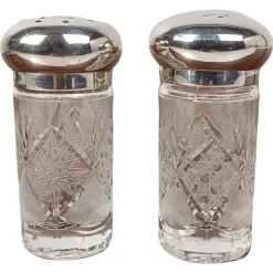 Pamono Vintage Salt and Pepper Cruet Set in Cut Crystal Glass and Silver Plated, 1960s, Set of 2> Salt & Pepper Shakers