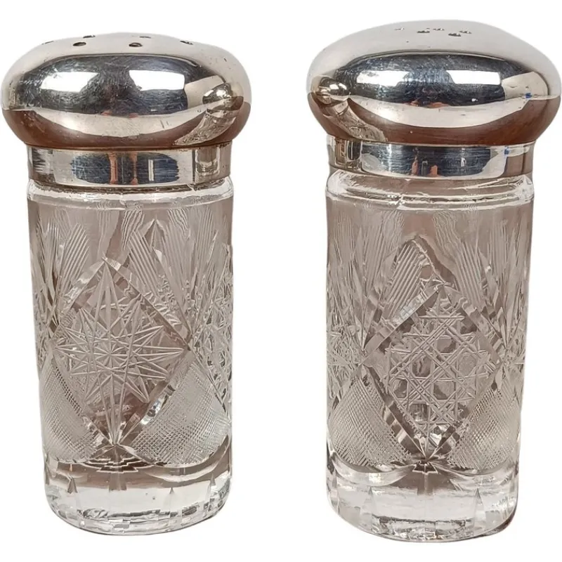 Pamono Vintage Salt and Pepper Cruet Set in Cut Crystal Glass and Silver Plated, 1960s, Set of 2> Salt & Pepper Shakers
