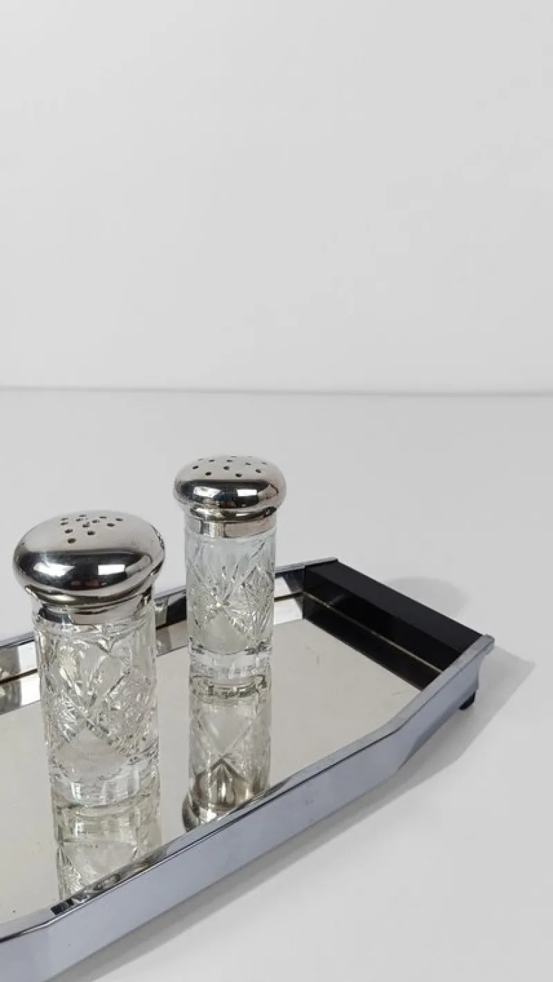 Pamono Vintage Salt and Pepper Cruet Set in Cut Crystal Glass and Silver Plated, 1960s, Set of 2> Salt & Pepper Shakers