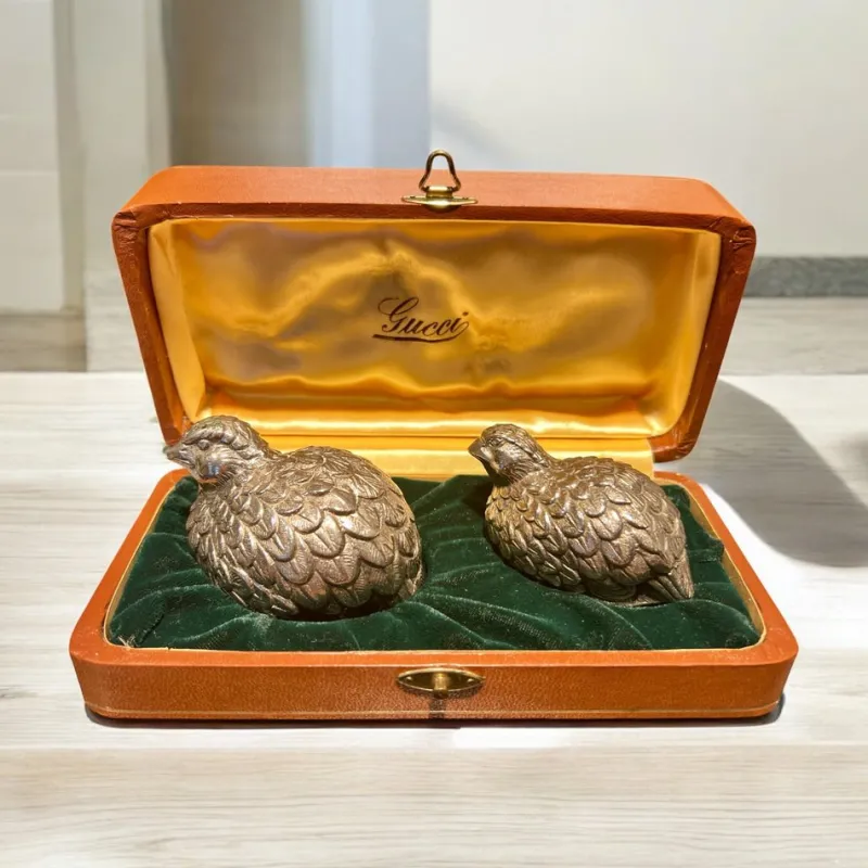 Pamono Vintage Salt and Pepper Shakers in the Shape of Quails by Gucci for Gucci, 1970s, Set of 3> Salt & Pepper Shakers