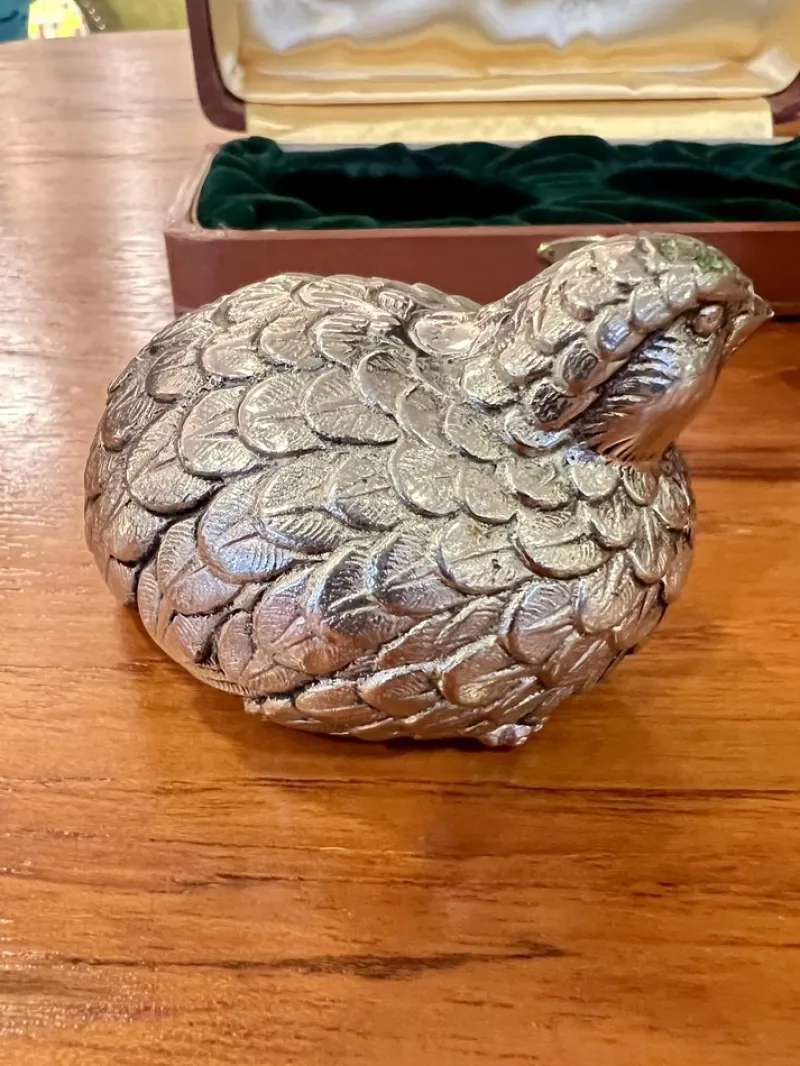 Pamono Vintage Salt and Pepper Shakers in the Shape of Quails by Gucci for Gucci, 1970s, Set of 3> Salt & Pepper Shakers