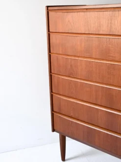 Sale Pamono Vintage Scandinavian Chest of Drawers with Cantilevered Handles, 1950s