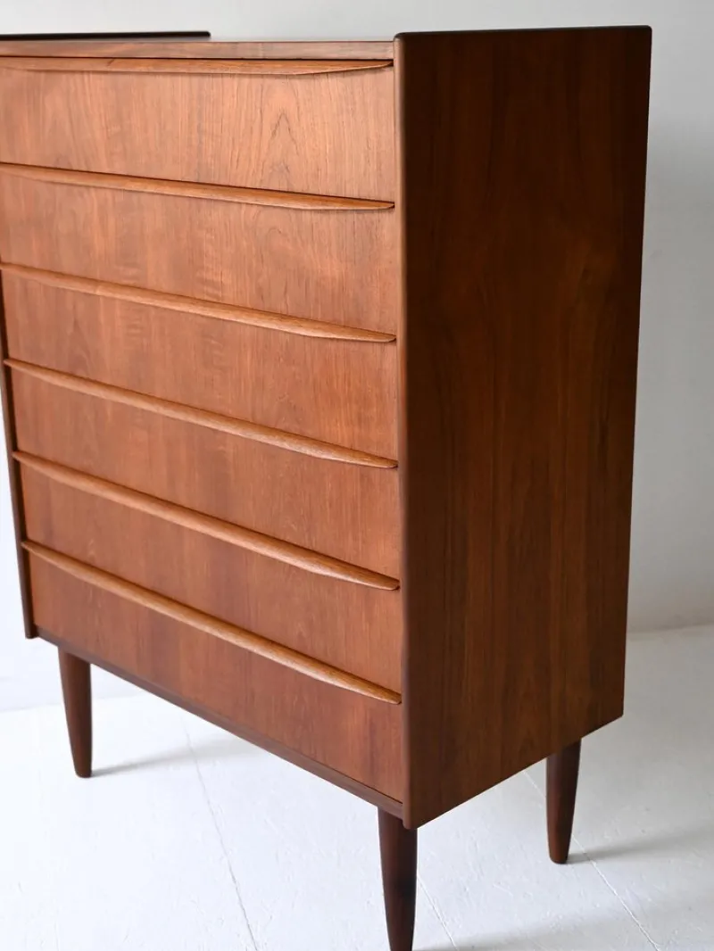 Sale Pamono Vintage Scandinavian Chest of Drawers with Cantilevered Handles, 1950s