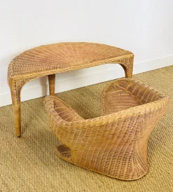 Pamono Vintage Sculptural Lotus Meditation Chair and Half-Moon Table in Rattan, 1970s, Set of 2> Living Room Sets