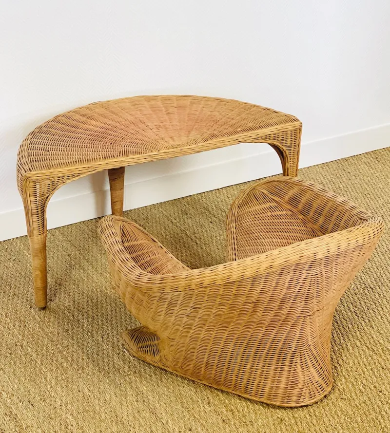 Pamono Vintage Sculptural Lotus Meditation Chair and Half-Moon Table in Rattan, 1970s, Set of 2> Living Room Sets