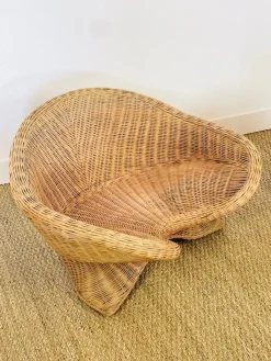 Pamono Vintage Sculptural Lotus Meditation Chair and Half-Moon Table in Rattan, 1970s, Set of 2><noscript><img width=