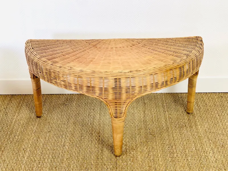Pamono Vintage Sculptural Lotus Meditation Chair and Half-Moon Table in Rattan, 1970s, Set of 2> Living Room Sets