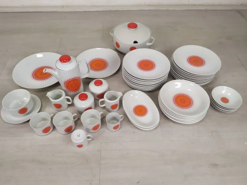 Online Pamono Vintage Service Table from Winterling, Bavaria, Set of 47