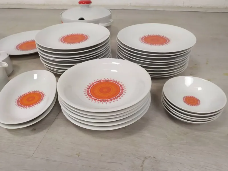 Online Pamono Vintage Service Table from Winterling, Bavaria, Set of 47