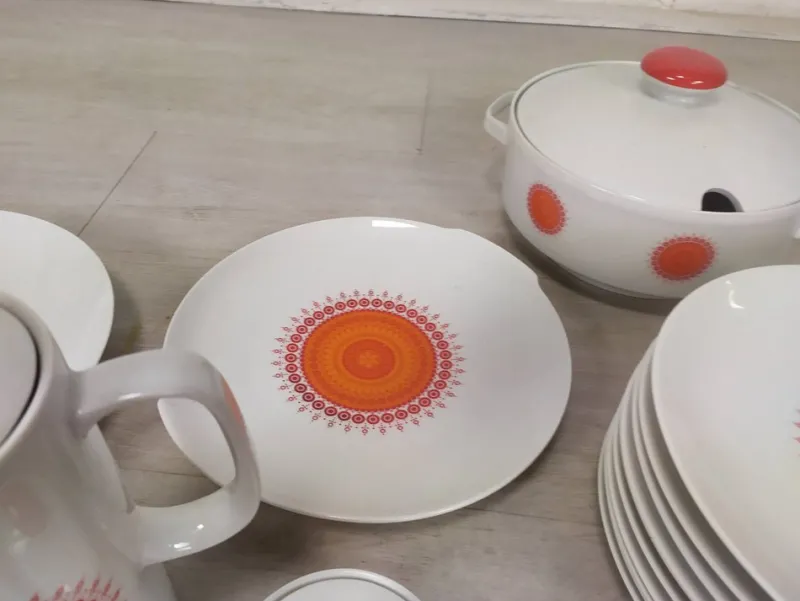 Online Pamono Vintage Service Table from Winterling, Bavaria, Set of 47