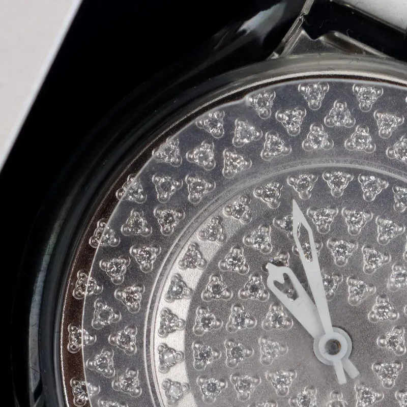 Hot Pamono Vintage Skin Lustrous Bliss Sfz106 Watch from Swatch, Switzerland