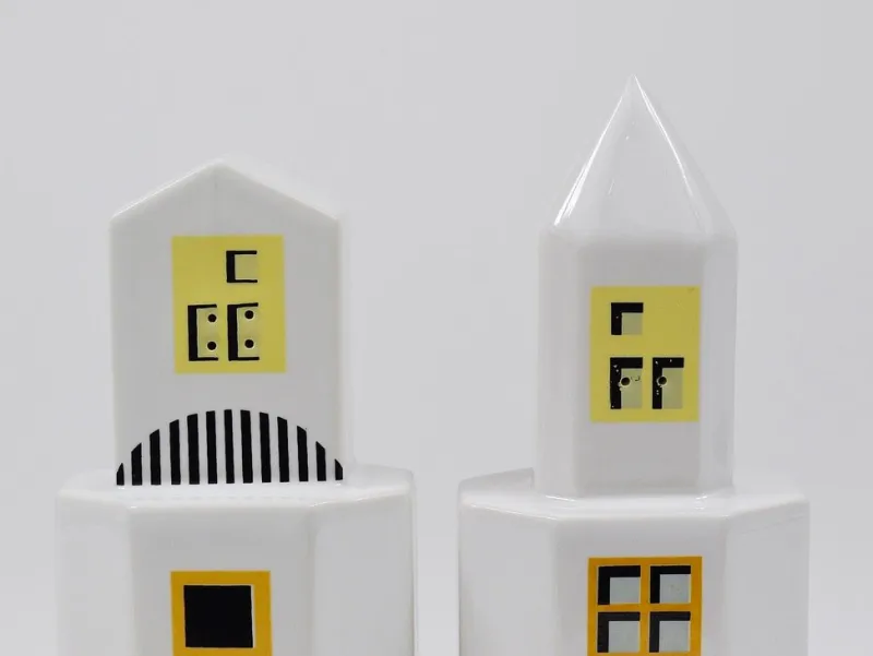 Hot Pamono Vintage Skyscraper Salt and Pepper Shakers by Heide Warlamis, 1990, Set of 2