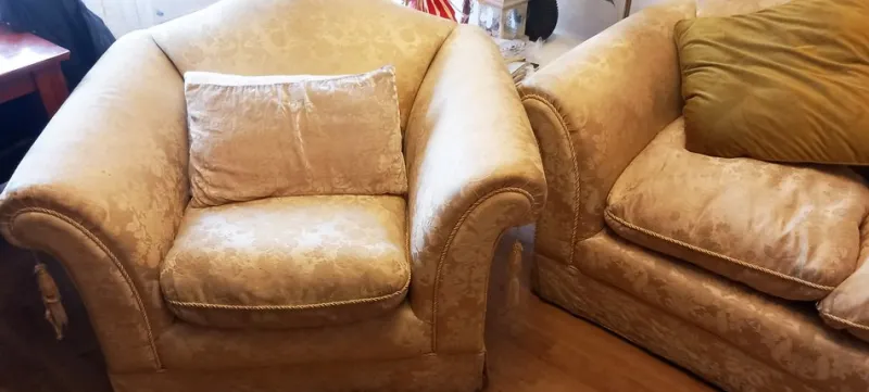 Pamono Vintage Sofa and Armchairs with Down and Damask Fabric, 1970s, Set of 3> Living Room Sets