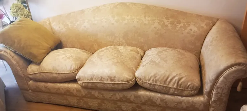 Pamono Vintage Sofa and Armchairs with Down and Damask Fabric, 1970s, Set of 3> Living Room Sets