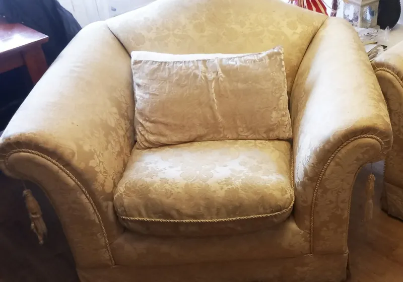 Pamono Vintage Sofa and Armchairs with Down and Damask Fabric, 1970s, Set of 3> Living Room Sets