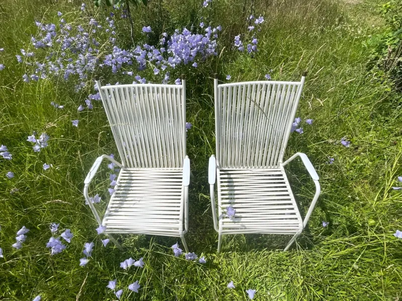 Pamono Vintage Spaghetti Garden Chairs in White in the style of Mauser, 1960s, Set of 2> Garden Seating