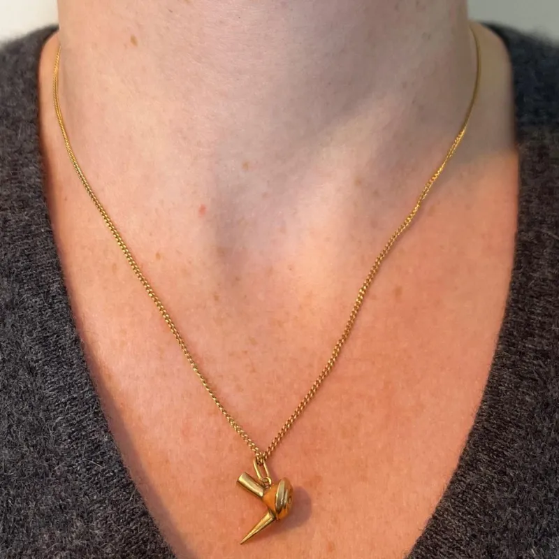 Online Pamono Vintage Spanish Porron 18 Karat Yellow Gold Charm Pendant, 1960s