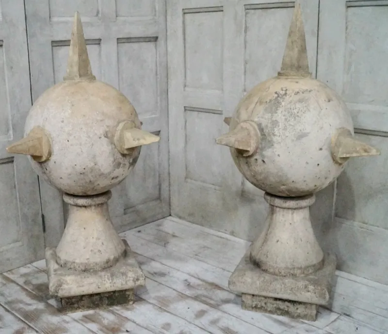 Pamono Vintage Stone Pier Caps, Set of 2> Garden Accessories