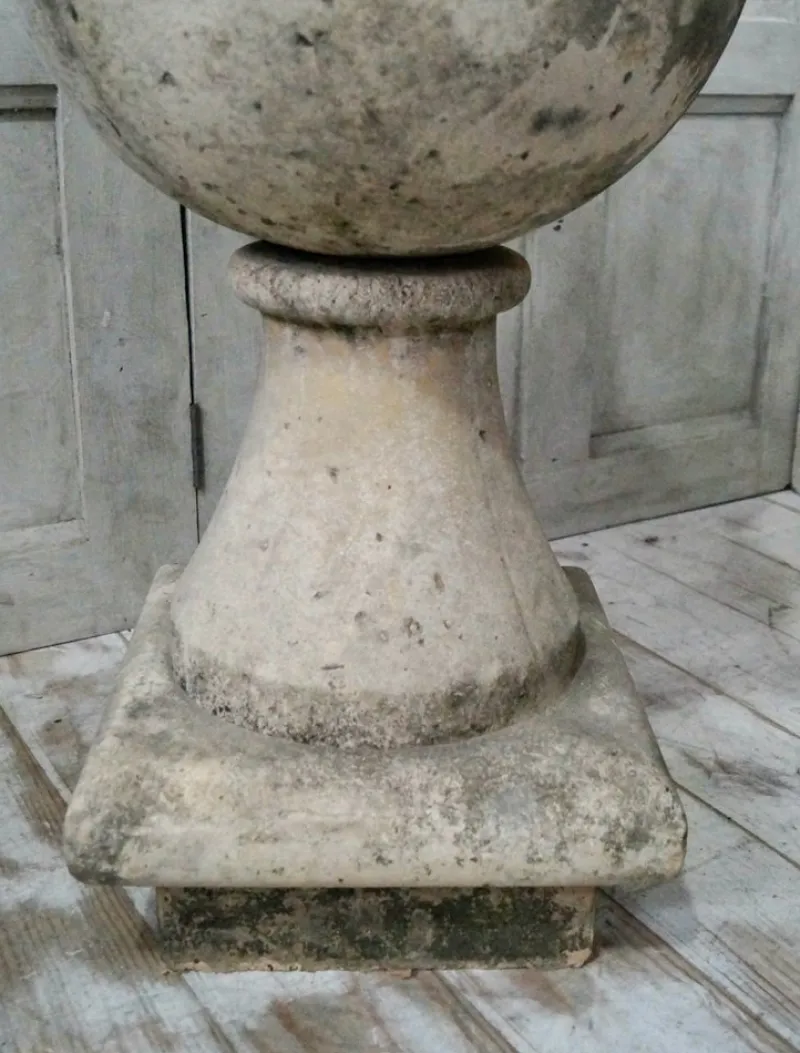 Pamono Vintage Stone Pier Caps, Set of 2> Garden Accessories
