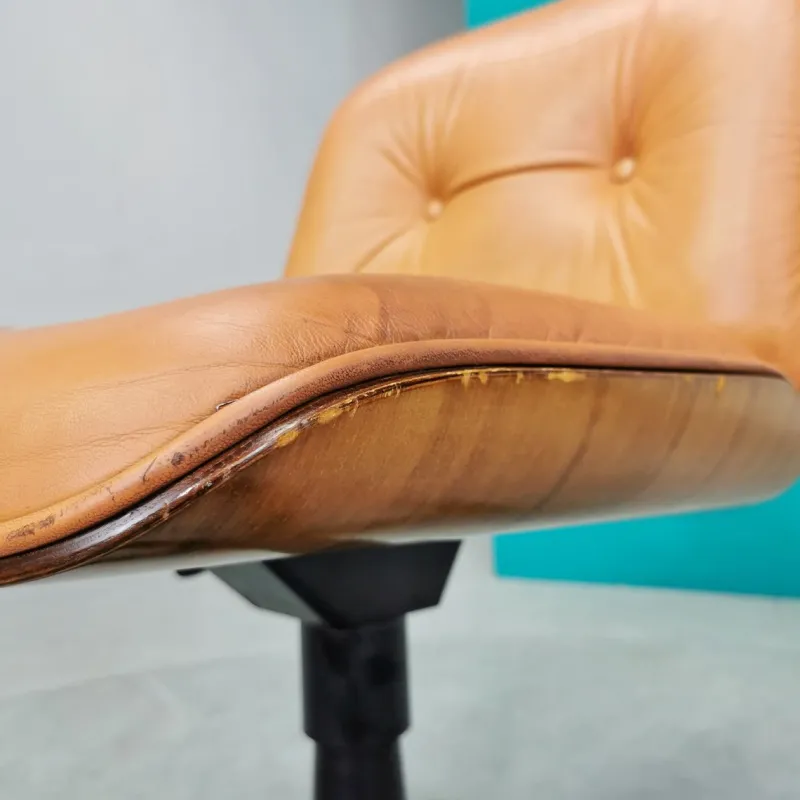 Pamono Vintage Swivel Chair with Wheels in Leather and Teak from Mim Roma, 1970s> Office Chairs
