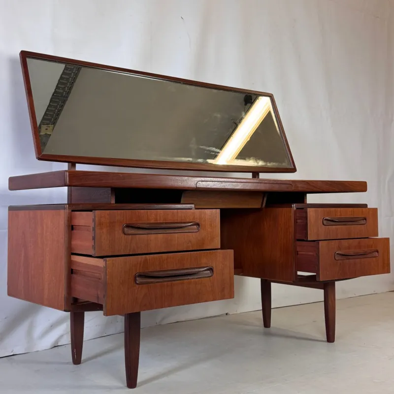 Pamono Vintage Teak Fresco Dresser by Viktor Wilkins for G-Plan, 1960s> Dressers, Commodes & Chests