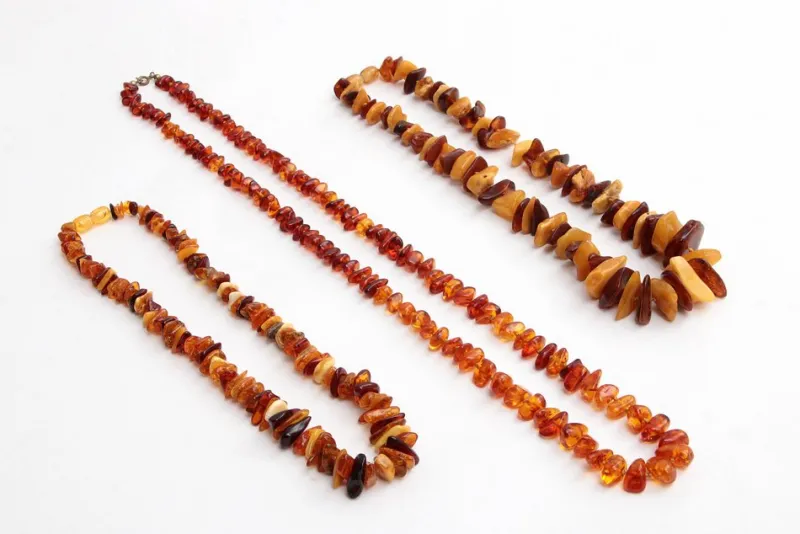 Pamono Vintage Three Amber Necklaces, 1960s, Set of 3> Necklaces