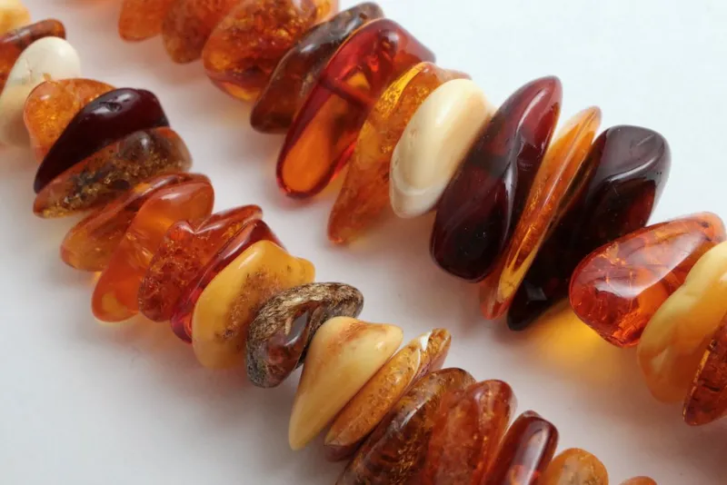 Pamono Vintage Three Amber Necklaces, 1960s, Set of 3> Necklaces